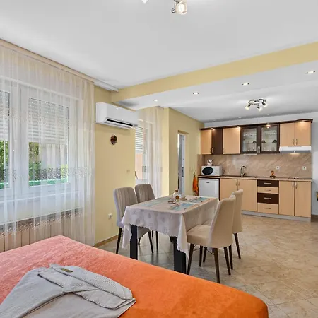 далия - Guest house 4*